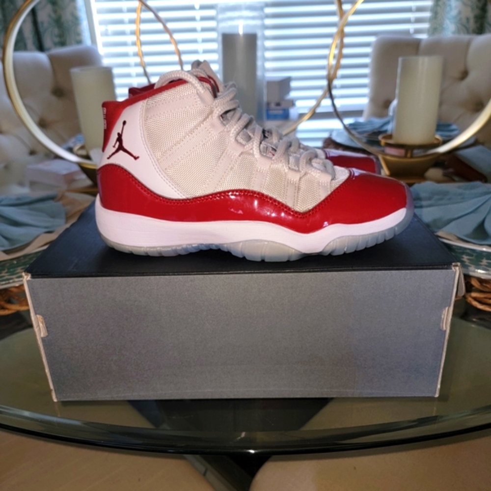 Air Jordan Retro 11 "Cherries" Size 6y